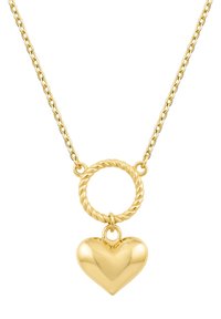 Collana d'oro con un anello circolare intrecciato e un ciondolo a forma di cuore lucido, caratterizzato da una superficie liscia che riflette la luce.