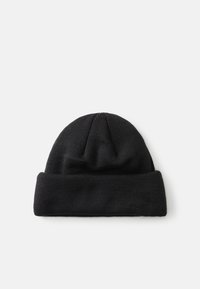 Gorro de punto negro con doblez en el puño. Presenta un patrón texturizado y una parte superior sin costuras, diseñado para ofrecer calidez y comodidad.