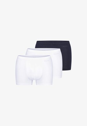 Tre herre boxer shorts, to hvide og en sort, arrangeret side om side på en ensfarvet baggrund.