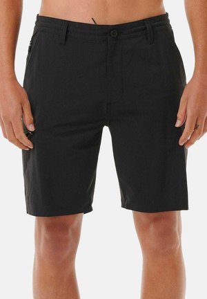Pantaloni corti neri realizzati in tessuto leggero, con chiusura a bottone, due tasche laterali e una linea dritta, che arrivano poco sopra il ginocchio.
