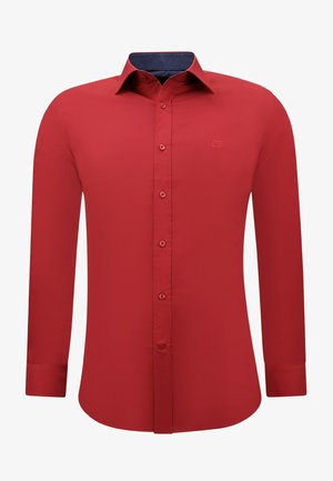 Rode langarmshirt met gestructureerde kraag, knoopsluiting aan de voorkant, geborduurd logo en contrasterende blauwe patroon binnenkraag.