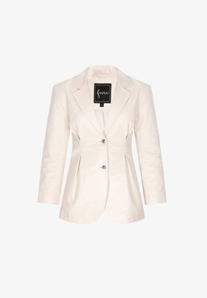 Blazer en cuir crème avec un design structuré, fermeture à un bouton et détails plissés sur les côtés. Présente un col cranté et des manches longues.