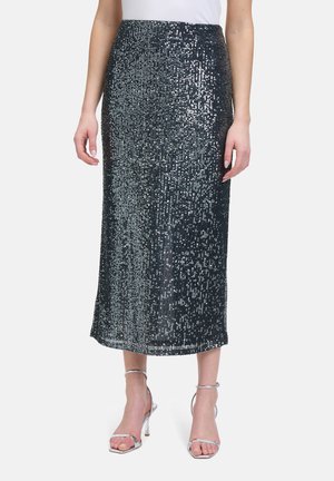 Jupe midi pailletée avec une taille ajustée, présentant une base bleu foncé et des sequins argentés réfléchissants disposés en motif vertical.