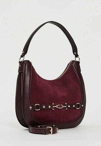 Borsa hobo in pelle bordeaux e suede. Presenta una forma arrotondata, doppi manici e una tracolla decorativa con accenti metallici.