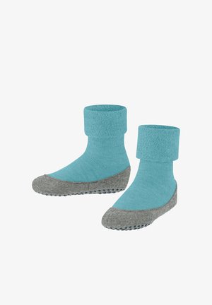 Lichtblauwe sokken met een opgevouwen boord, grijze gestructureerde zolen en antislip stippen voor grip. Gemaakt van zachte stof voor comfort.