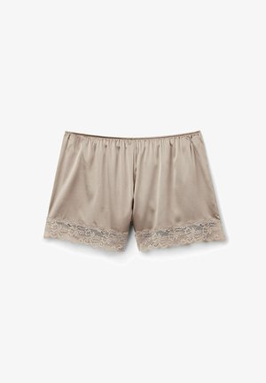 Beige satinsjorts med elastisk midjeband och delikat spetsdetalj vid fållen, med diskreta vågiga kanter.