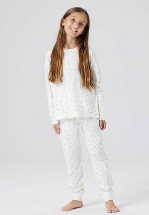 Completo pigiama bianco con stampa floreale. Maglia a maniche lunghe e pantaloni con polsini elastici. Tessuto morbido, vestibilità comoda, con accenti floreali in colori pastello.