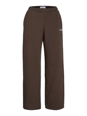 Pantaloni della tuta marroni con una fascia elastica in vita, caratterizzati da un design a gamba dritta. Realizzati in materiale morbido con un piccolo logo bianco.