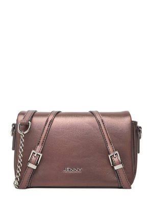 Bolso bandolera de cuero metálico marrón con correas ajustables con hebilla, detalle de cadena y el nombre de la marca "JENNY" en el frente.