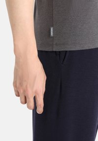 icebreaker MERINO CENTRAL CLASSIC - Jednoduché tričko - DARK GREY
