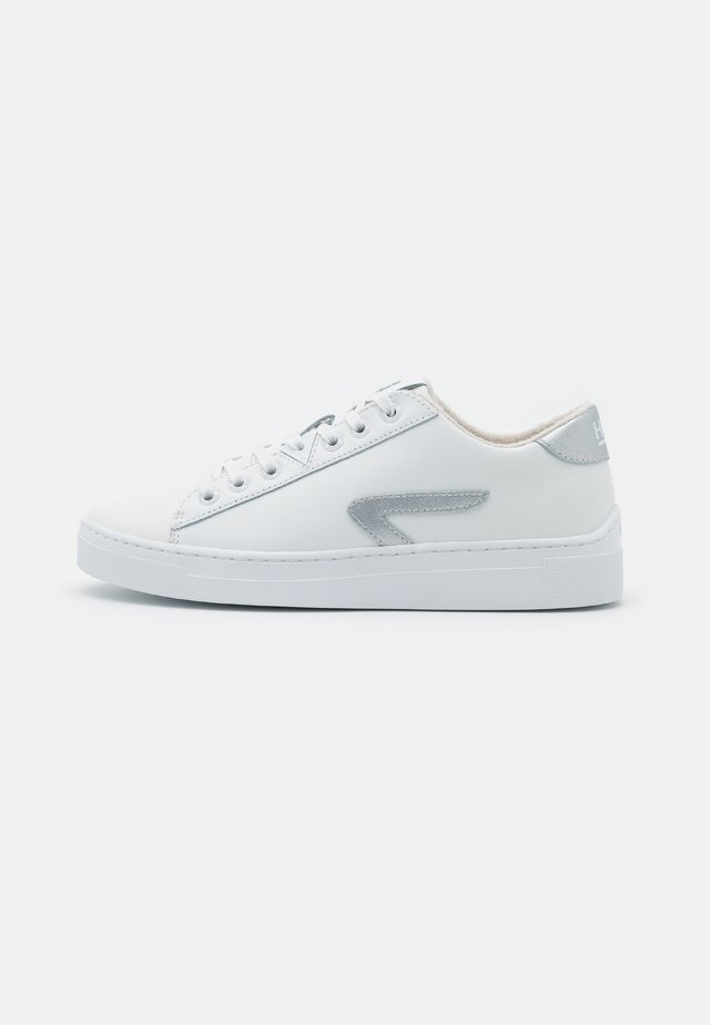 HOOK-Z - Sneakers basse - white/metallic silver