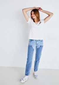 Levi's® PERFECT VNECK - T-shirt basic - bright white
