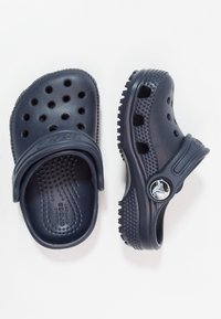 Crocs CLASSIC UNISEX - Badslippers - navy