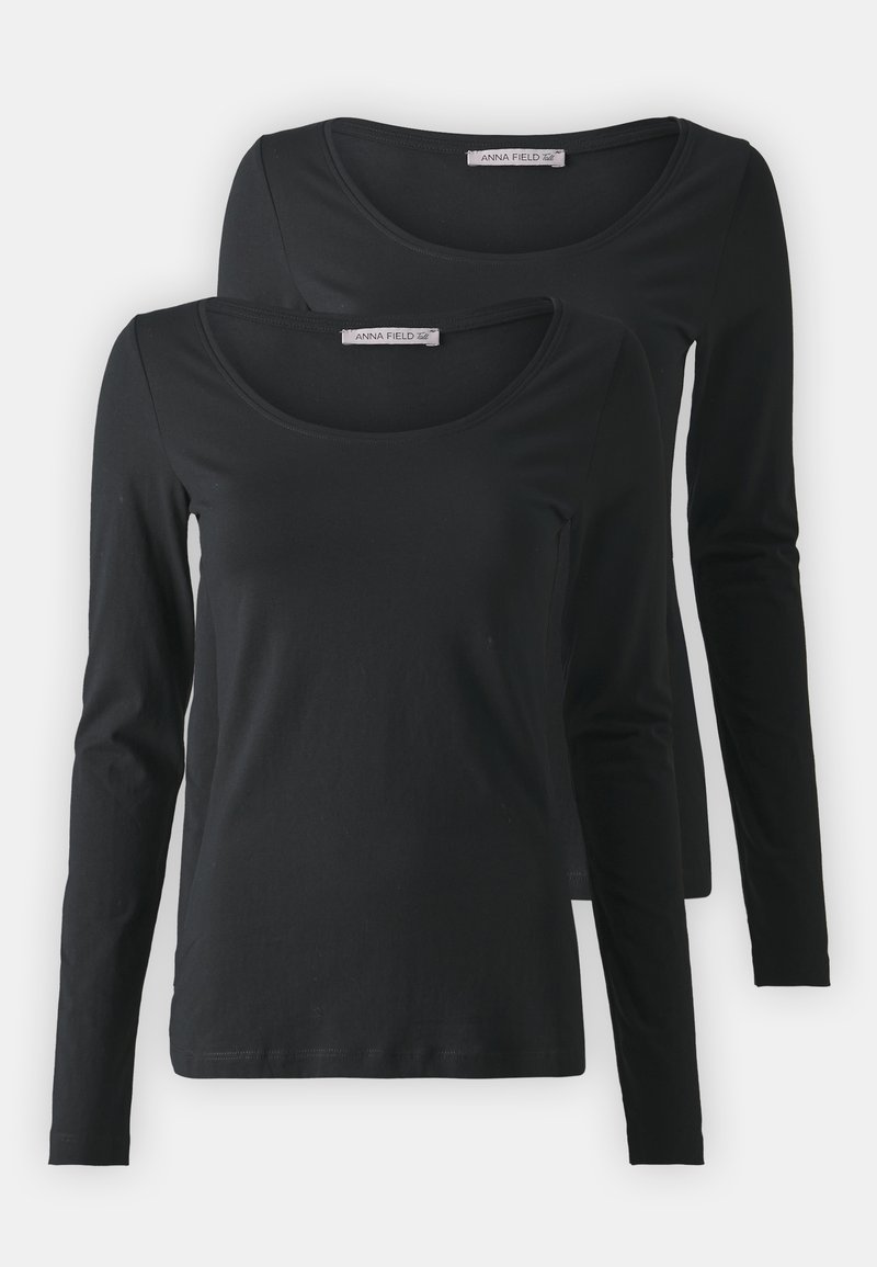 Zwei schwarze Langarmshirts mit Rundhalsausschnitten. Aus weichem Baumwollmaterial gefertigt, mit schlichtem Design und normaler Passform.