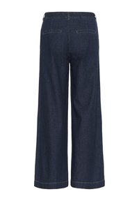 Weite Jeanshose in Dunkelblau, mit glatter Textur und zwei Gesäßtaschen. Mit robuster Naht am Saum abgeschlossen.