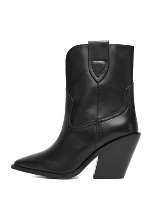 Czarny kowbojski botek skórzany za kostkę z ostrym noskiem, ozdobnym przeszyciem, pętelką do zakładania i skośnym obcasem typu blok