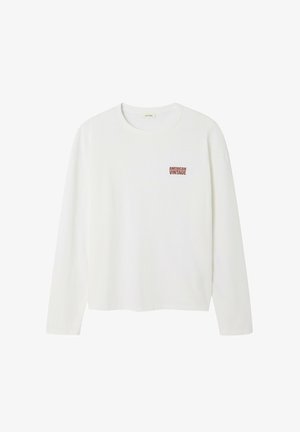 Bela majica z dolgimi rokavi iz bombaža, s temiščnim rdečim tiskom "AMERICAN VINTAGE" na levem prsnem delu. Oblikovanje s krožnim ovratnikom, sproščen kroj.