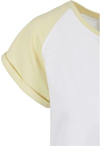 Urban Classics CONTRAST RAGLAN - T-shirts med print - white softyellow