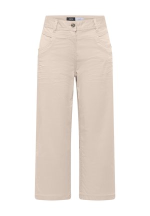 Pantalon beige à jambes larges avec poches avant, passants de ceinture, fermeture par bouton et une étiquette de marque "CECIL" visible sur la ceinture.