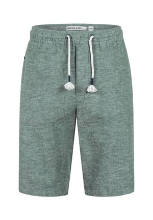 Shorts en tissu vert texturé avec ceinture élastique et cordons blancs à pompons, taille moyenne étiquetée, de la marque Indicode Jeans.