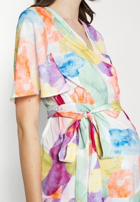 Never Fully Dressed MAMA PAINTERLY EMILY WRAP DRESS - Φόρεμα ημέρας - multi