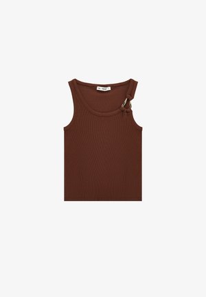 Bruine, mouwloze, geribbelde tanktop met een gedraaide band en een gouden ringdetail op de rechterschouder.