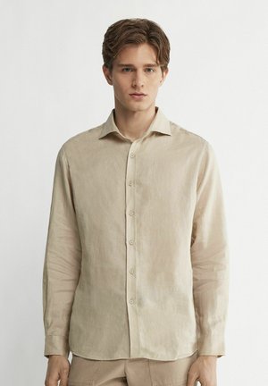 Beige Leinenhemd mit Knopfleiste, spitzem Kragen, langen Ärmeln und glatter Textur; verfügt über eine Knopfleiste vorne und einen geraden Saum.