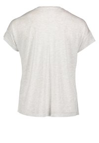 Helles graues T-Shirt mit kurzen Ärmeln, Rundhalsausschnitt und lockerer Passform. Weicher, texturierter Stoff mit einem subtilen Melange-Muster auf der Oberfläche.