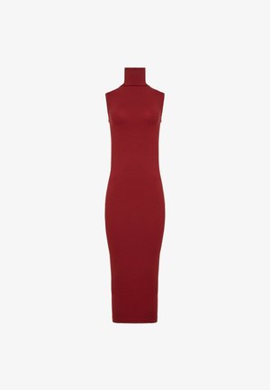 Robe midi sans manches, ajustée, rouge profond avec un col roulé haut et un ourlet droit.