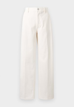 Pantalons larges blancs en coton, dotés d'une fermeture à bouton à l'avant, de passants de ceinture et d'une coupe droite sans motifs visibles.