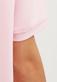 Lacoste LIVE Vestito casual - light pink