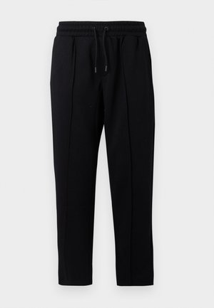 Pantalones de chándal negros con cordón ajustable y detalles de costura sutiles en la parte delantera, exhibidos sobre un fondo blanco.
