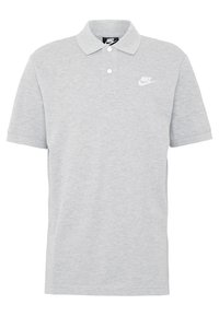 Grå bomullspolo med korta ärmar, krage, tre knappar framtill och en liten vit Nike-logga på vänstra bröstet.