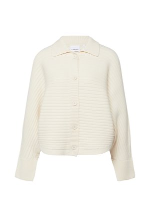 Kremowy karczekowy kardigan z prążkowanego dzianiny z szerokim kołnierzem, zapinany na guziki z przodu, z długimi rękawami zakończonymi mankietami na guziki.