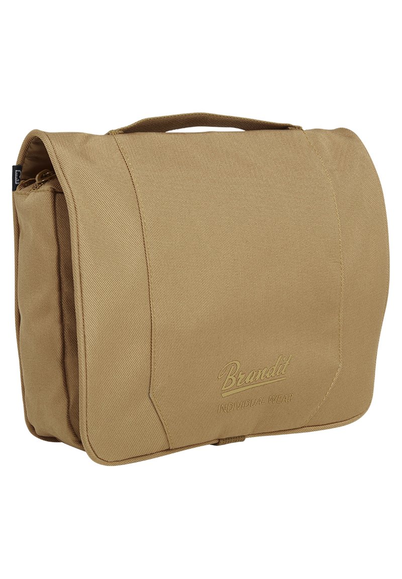 Borsa a tracolla in tessuto tan con chiusura a patta, cuciture rinforzate e logo "Brandit" in rilievo sulla parte anteriore. Presenta una maniglia superiore.