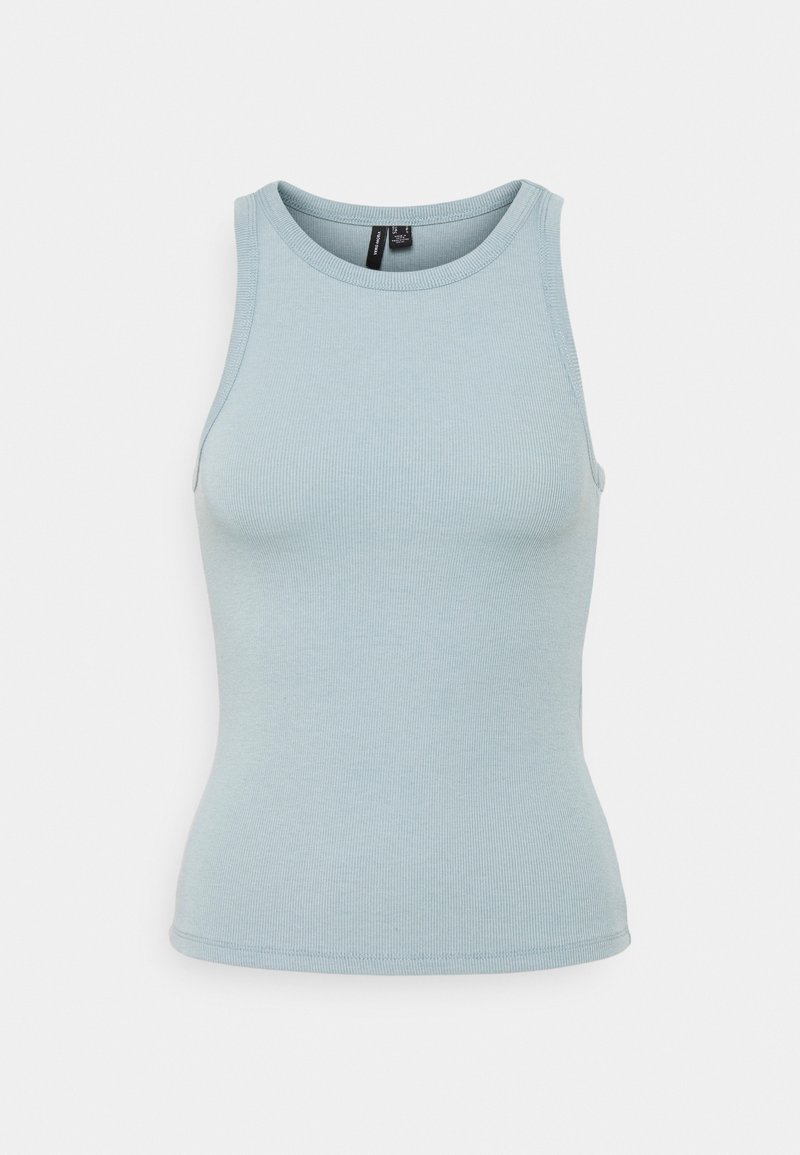 Top canotta azzurro chiaro a coste con scollo rotondo e design senza maniche. Il tessuto ha una texture liscia e una silhouette aderente.