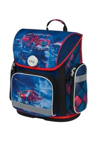 Zaino con un design blu e rosso caratterizzato da illustrazioni di un'autopompa e di un elicottero, in materiale tessile, con spallacci regolabili e tasca frontale con zip.