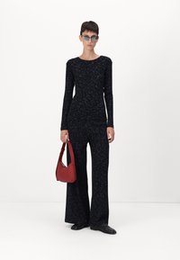Mads Nørgaard COTTON SPACE VERAN PANTS - Hlače - multi midnight