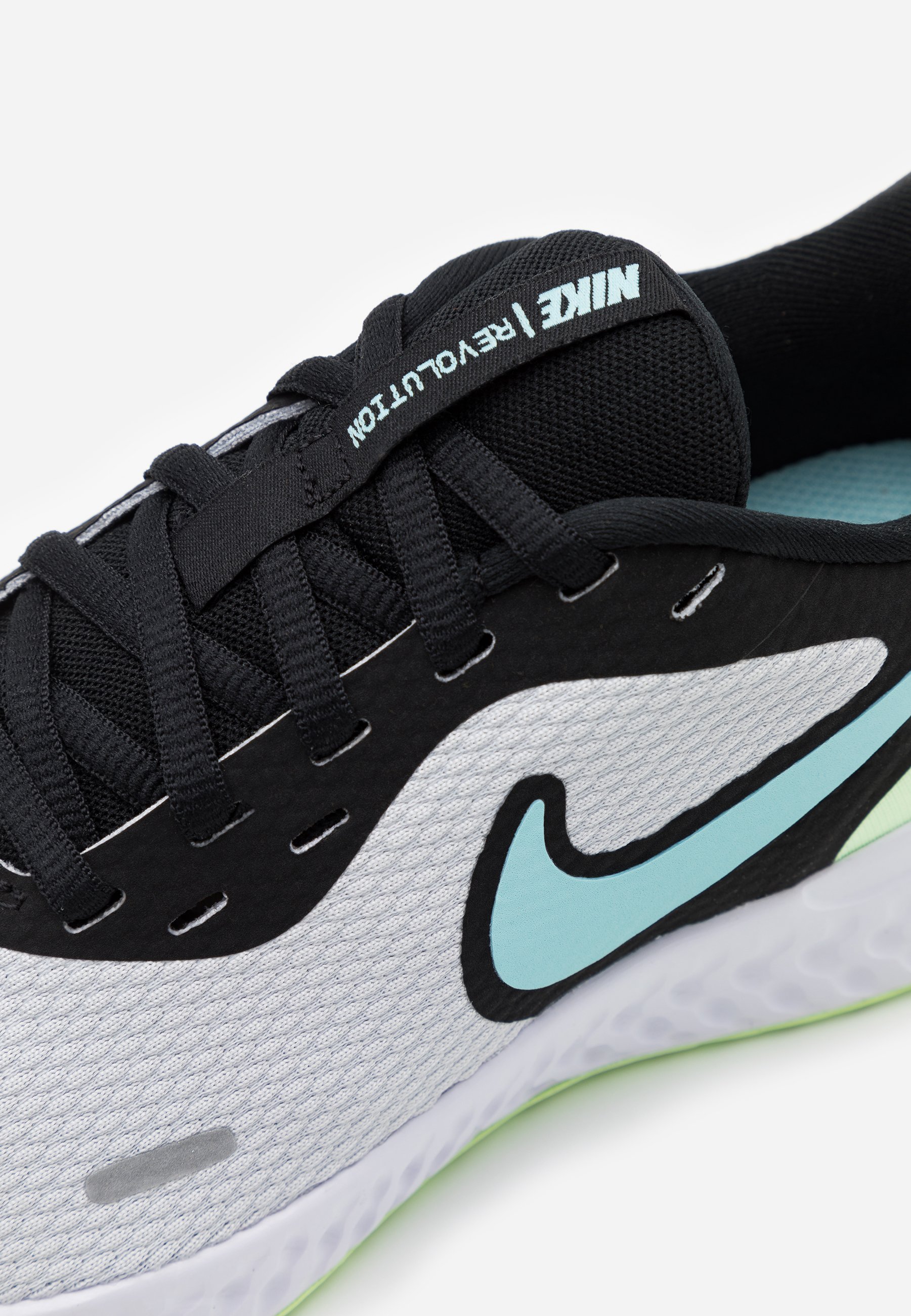 zalando nike revolution