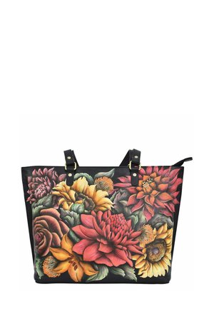 Große schwarze Tragetasche mit buntem, detailliertem Blumenmuster. Aus lederähnlichem Material, mit doppelten Schulterriemen und goldfarbenen Beschlägen.