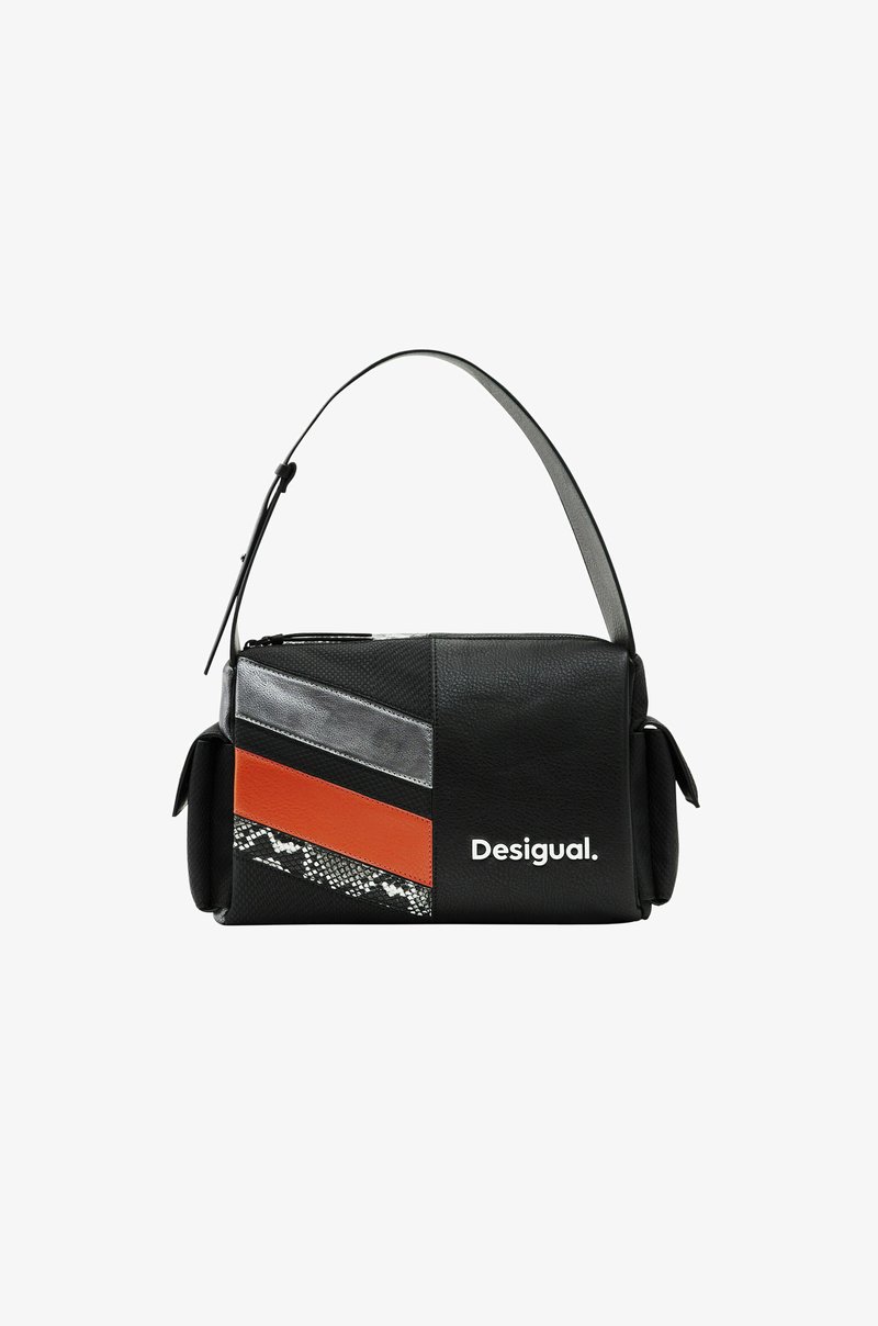 Sac à main en cuir noir avec des accents texturés en orange, argent et imprimé serpent. Comprend une bandoulière amovible et le logo "Desigual."