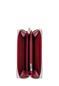 Červená kožená peněženka s zipovým uzavřením, několika sloty na karty a vnitřní kapsičkou na mince se zipem. Hladký povrch s logem.