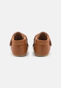 Petit Nord Copenhagen UNISEX - Tofflor & inneskor - cognac