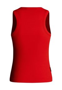 Κόκκινο αμάνικο τοπ με ριμπ ύφανση και στρογγυλή λαιμόκοψη, εμφανιζόμενο από πίσω, με μια μικρή μαύρη ετικέτα στο κάτω μέρος της πλευράς.
