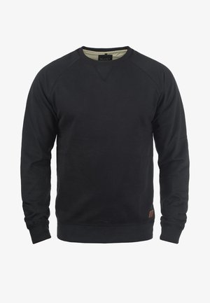 Must shirt, mille erinevust ja üht kui valik garnet, äris ootama ja harjay steidel. Sisaldab väikest pruuni bränditud plaastrit.