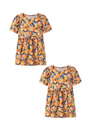 Kurzärmliges Kleid mit einem lebhaften orange-gelben Zitrusmuster auf dunklem Hintergrund, mit einem gerafften Taillenbund und A-Linien-Silhouette.