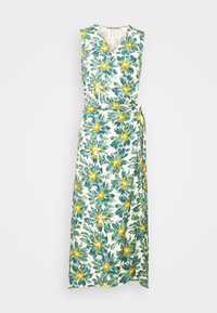 Robe maxi florale avec un décolleté en V, sans manches, ornée de feuilles bleu-vert et de fleurs jaunes sur un fond blanc ; détail de taille nouée.