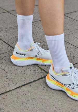 ENDORPHIN TRAINER - Road running shoes - white/black
