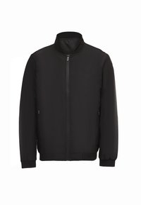 Jachetă bomber neagră dintr-un material neted, cu fermoar frontal, guler în picioare și manșete și tiv elastic. Fără modele sau logo-uri vizibile.