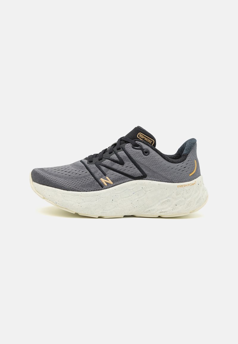 New Balance FRESH FOAM X MORE V4 - Tekaški copati za cesto - black